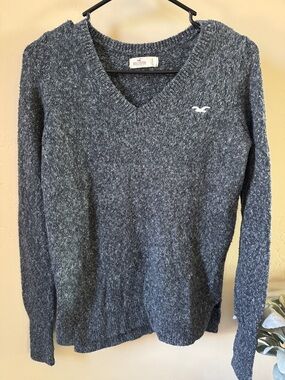Hollister Men’s Heather Charcoal V-Neck Sweater